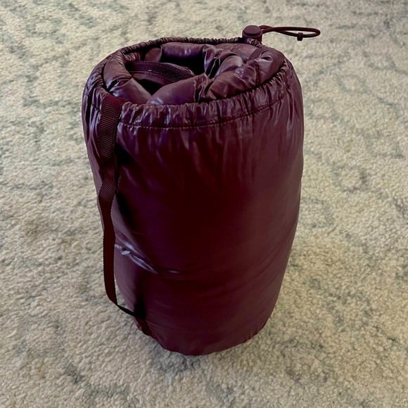 Lululemon Packable Down Jacket. Size 4 - Picture 4 of 5